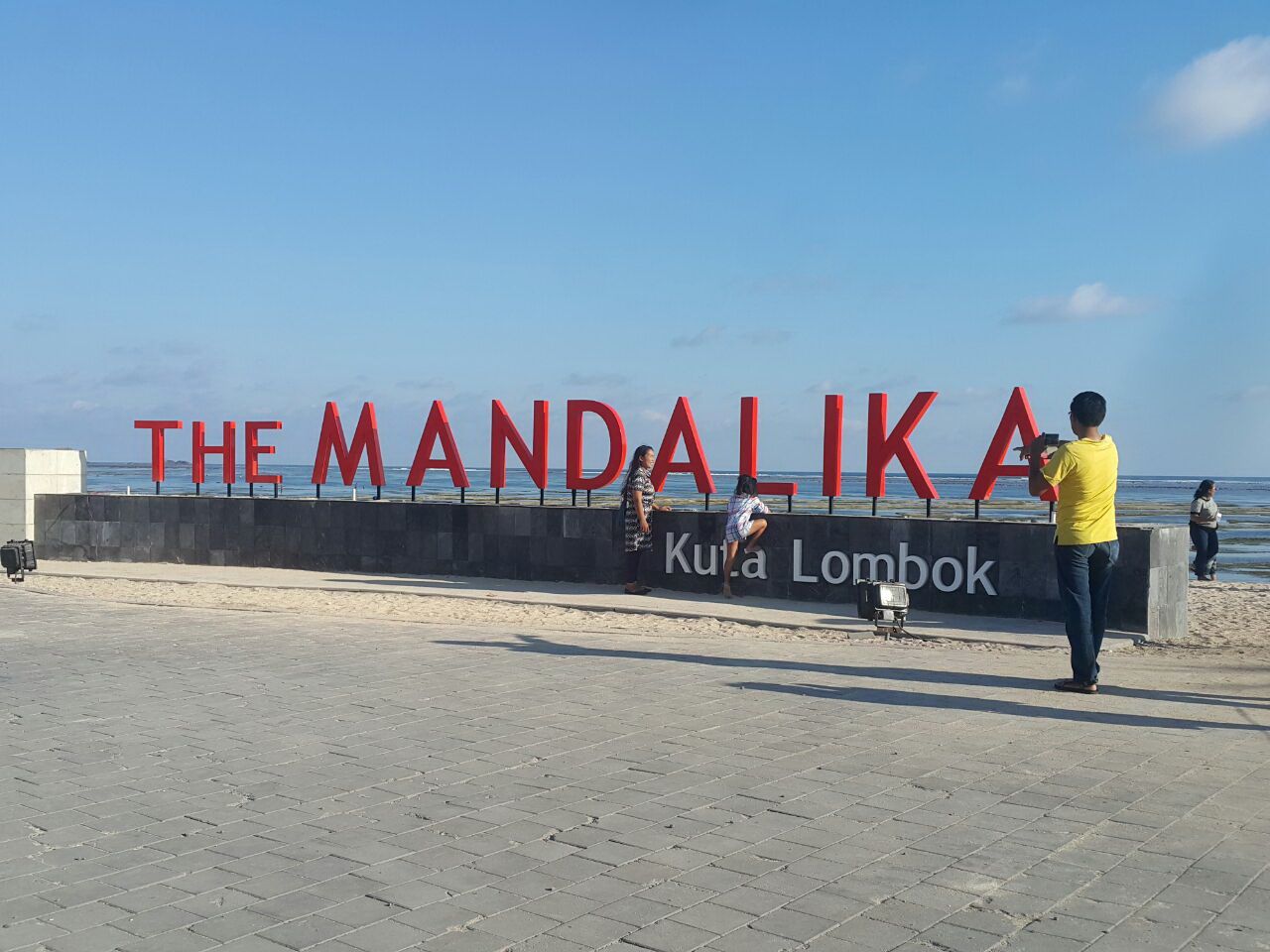 Pantai Kuta Di Kabupaten Lombok Tengah Nusa Tenggara Barat Pantai Kuta Di Kabupaten Lombok Tengah Nusa Tenggara Barat