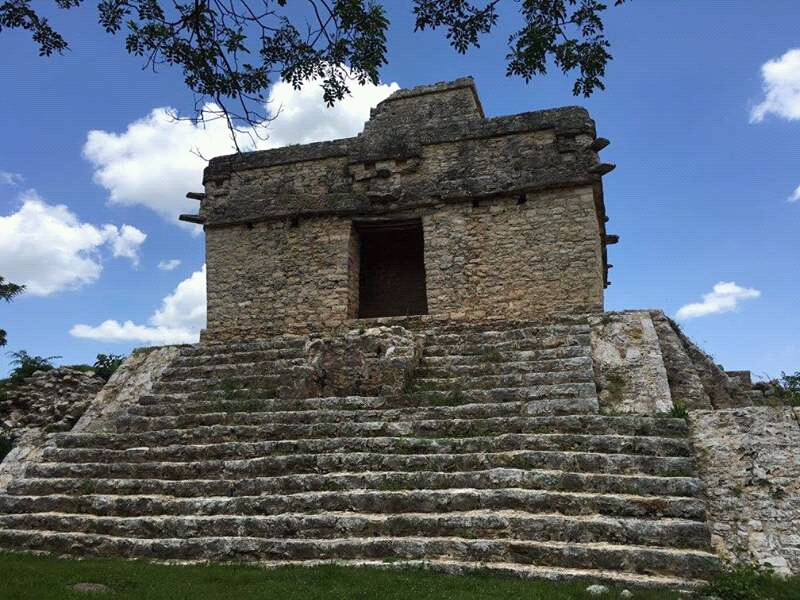 Dzibilchaltun Ruins.jpg