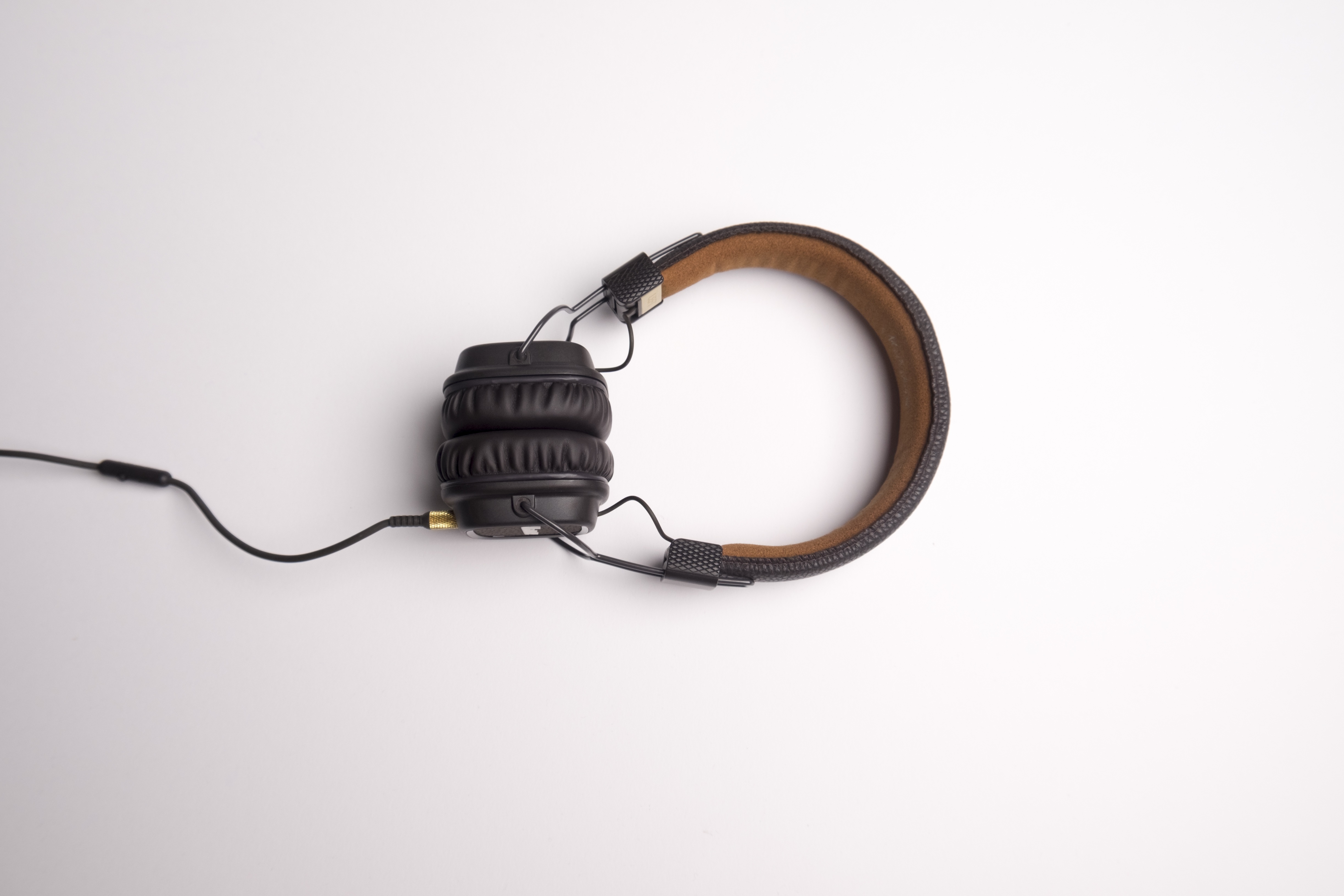 headphone-1868612.jpg