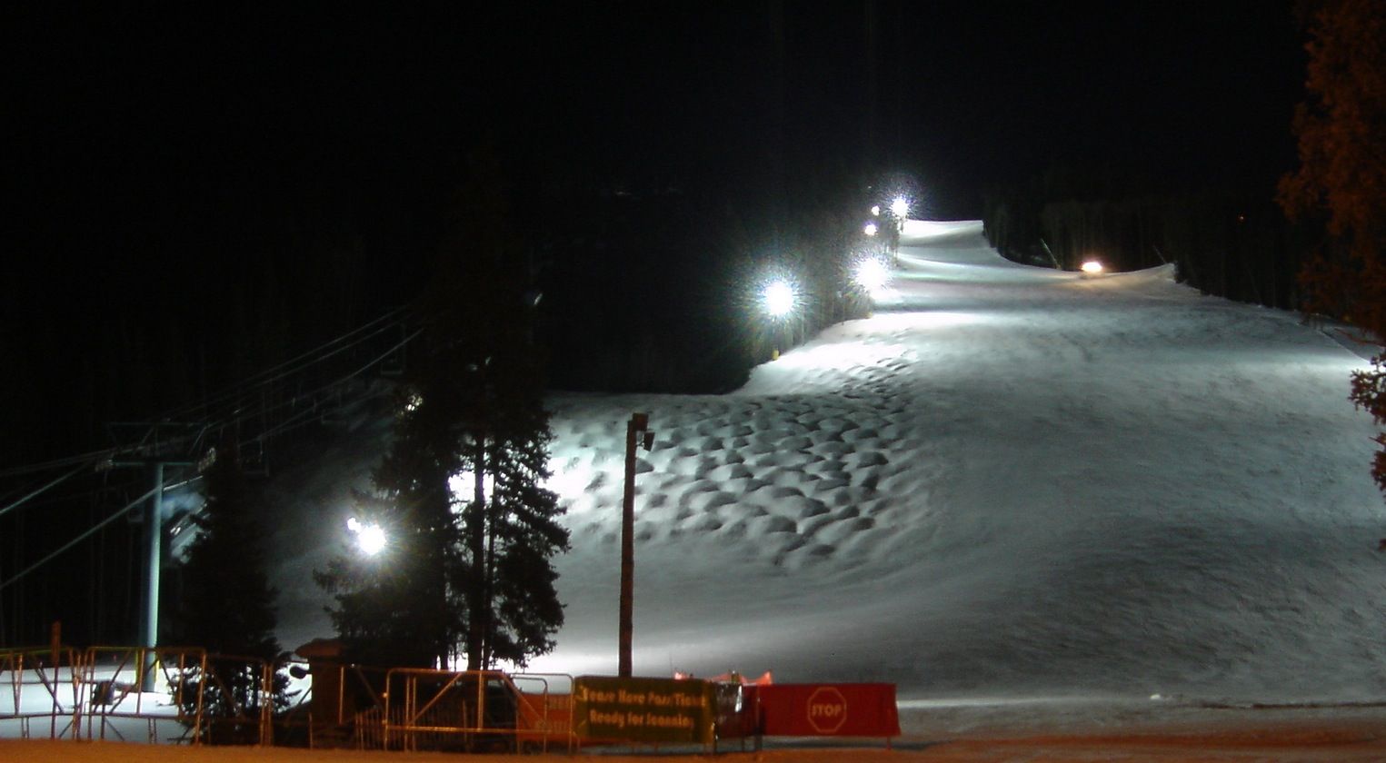 Night_skiing.jpg