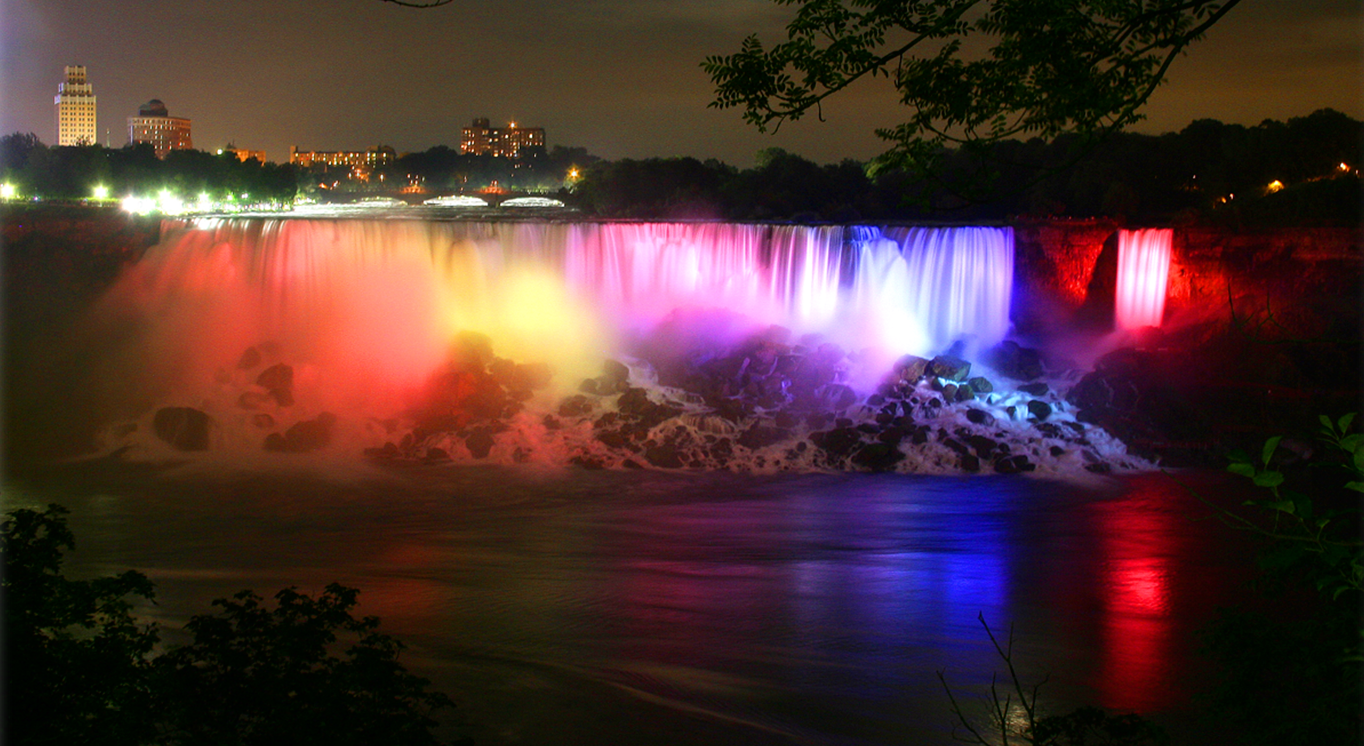 cataratas-del-niagara-por-la-noche-e1416344467643.png