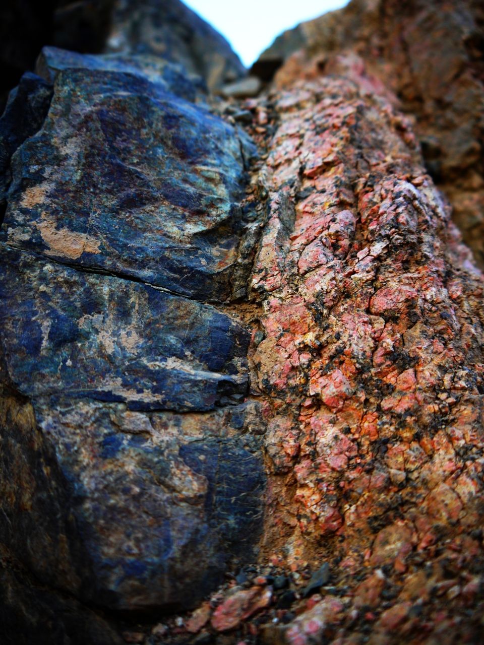 13733421010 - vertical rock strata near dahab egpyt.jpg