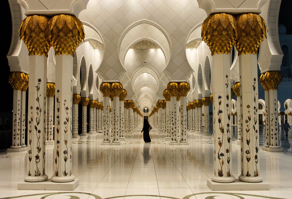 Sheikh-Zayed-Grand-Mosque-Interior-Poles.jpg