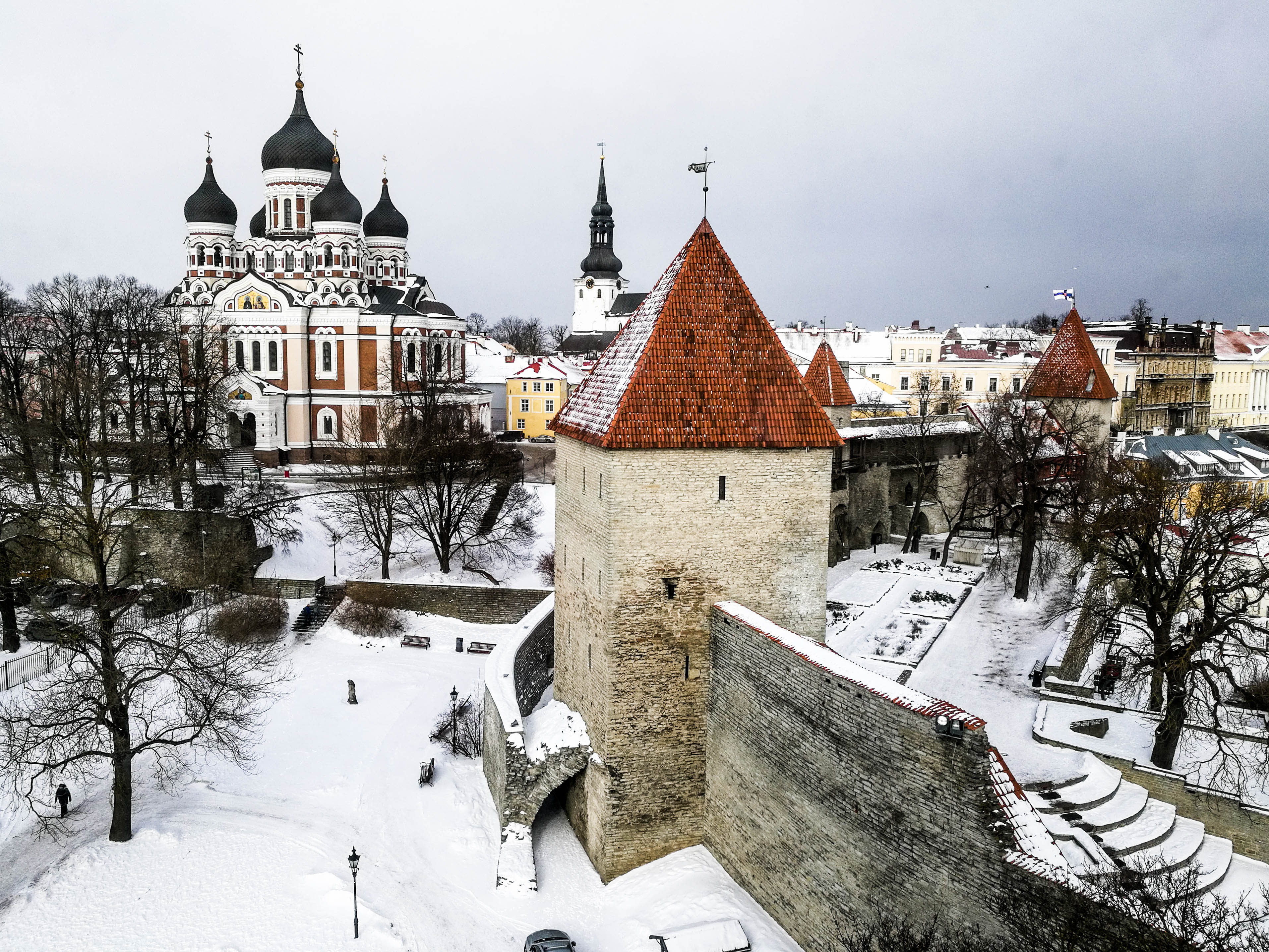 Toompea-tallin-old-town.jpg