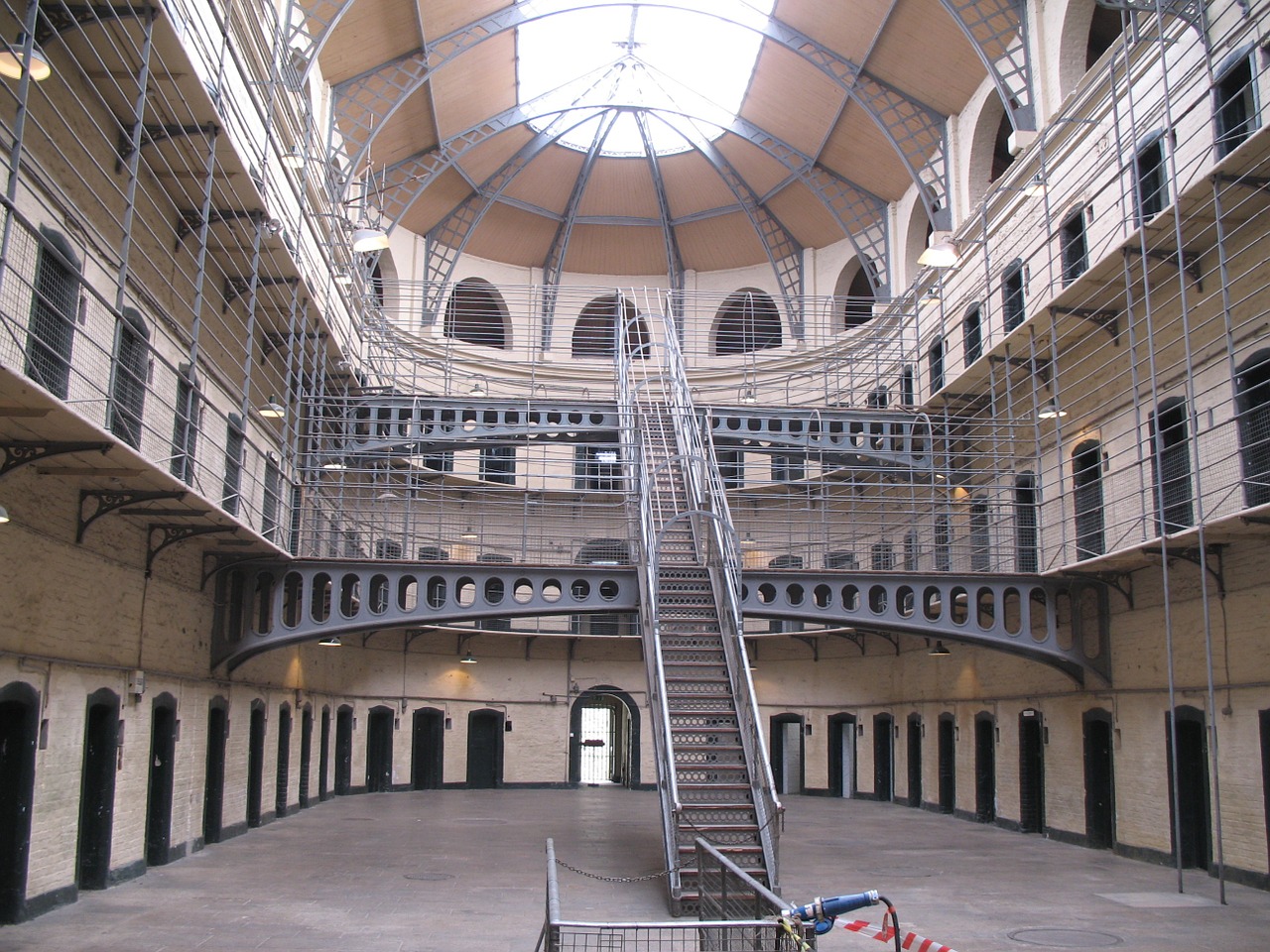 jail-831270_1280.jpg