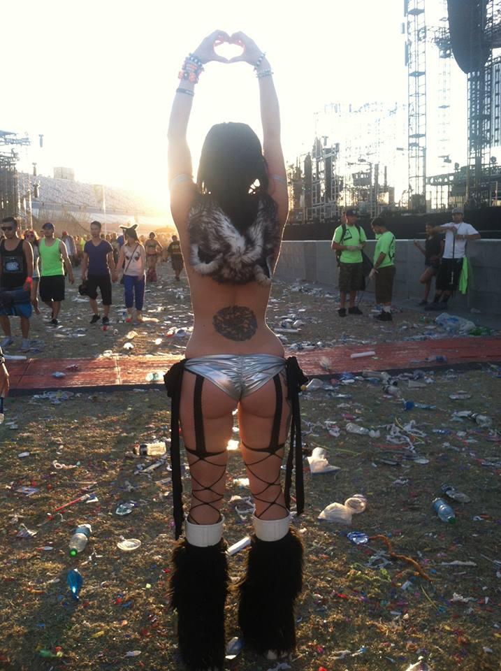 raver-girl-nude-ass.jpg