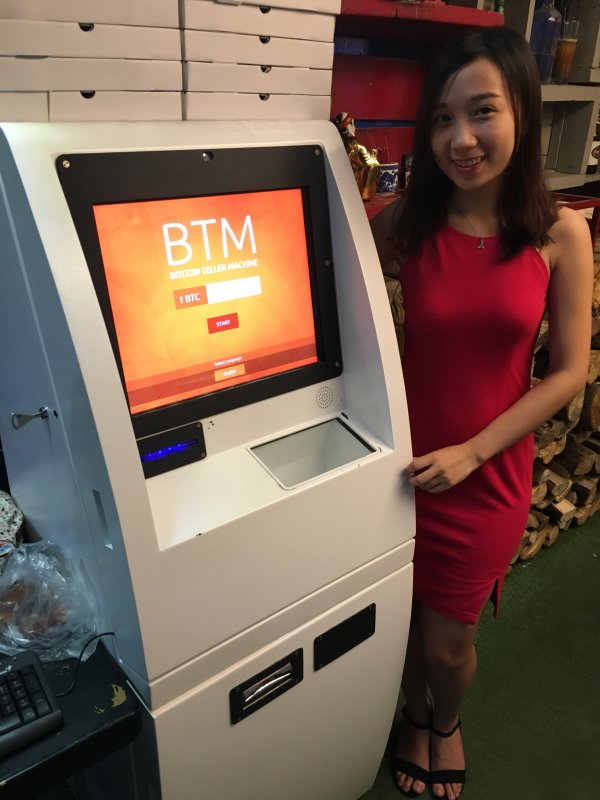 btm atm bitcoin in vn with girl on bui vien.jpg