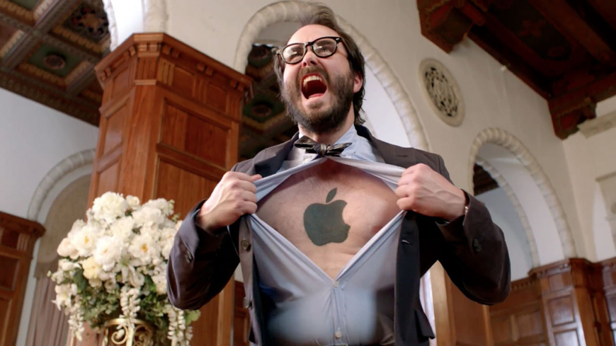 apple-logo-chest-fanboy.jpg