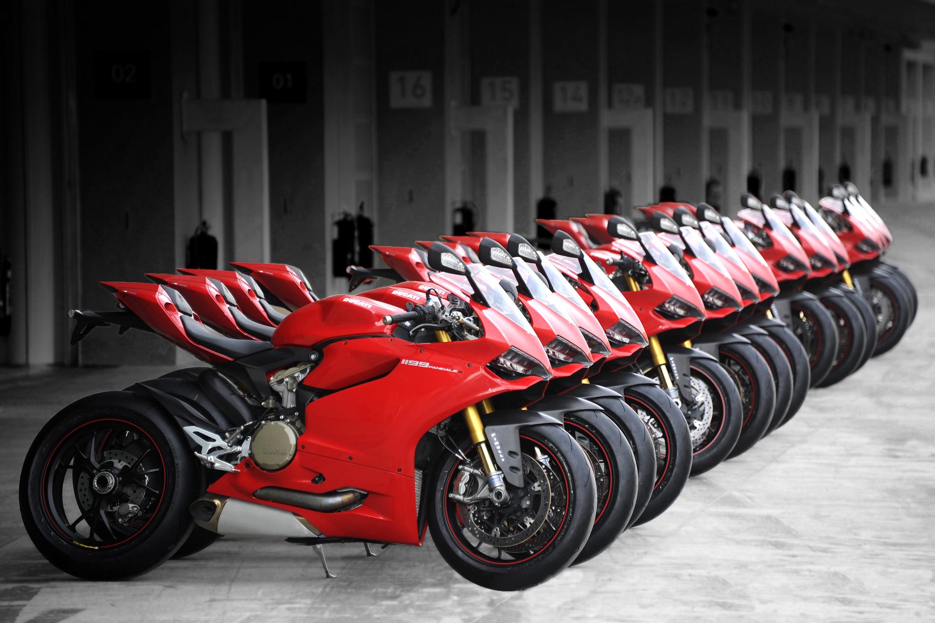 Ducati 1199 Panigale S Photoshoot Wallpapers HD.jpg