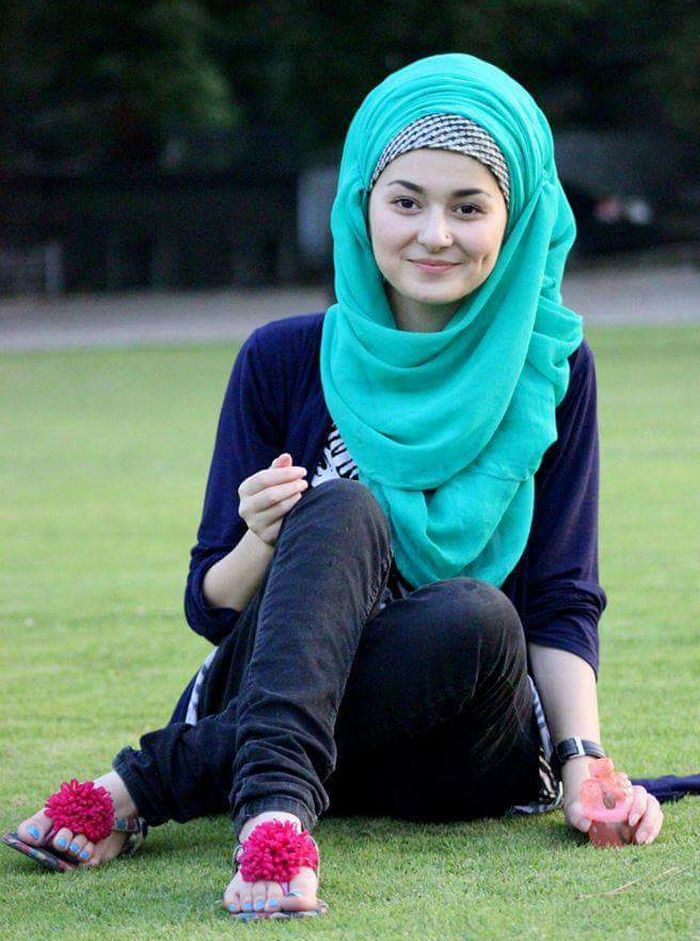 Hania-Aamir-Biography (1).jpg