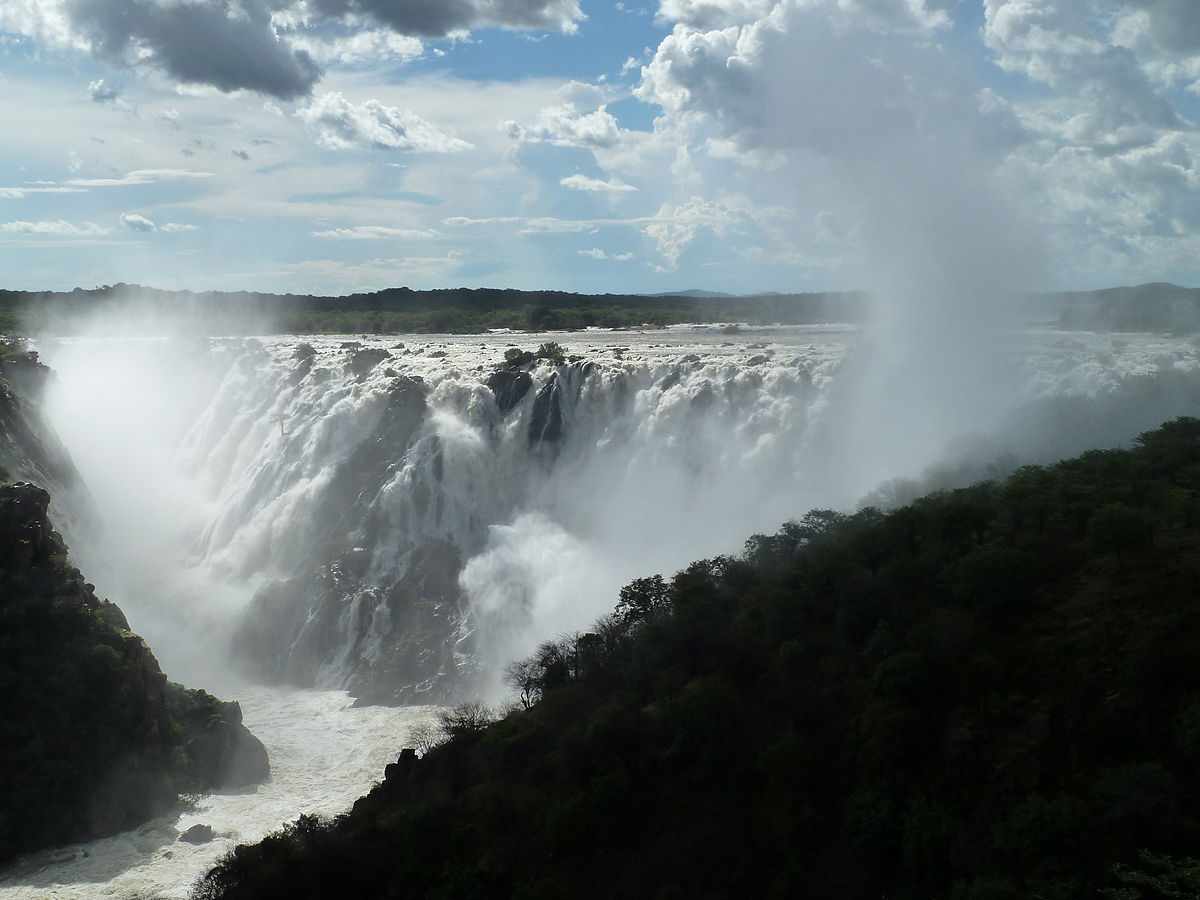 1200px-Ruacana_Falls_at_High_Water_from_distance_in_03-2011_by_Tom_Jakobi.JPG