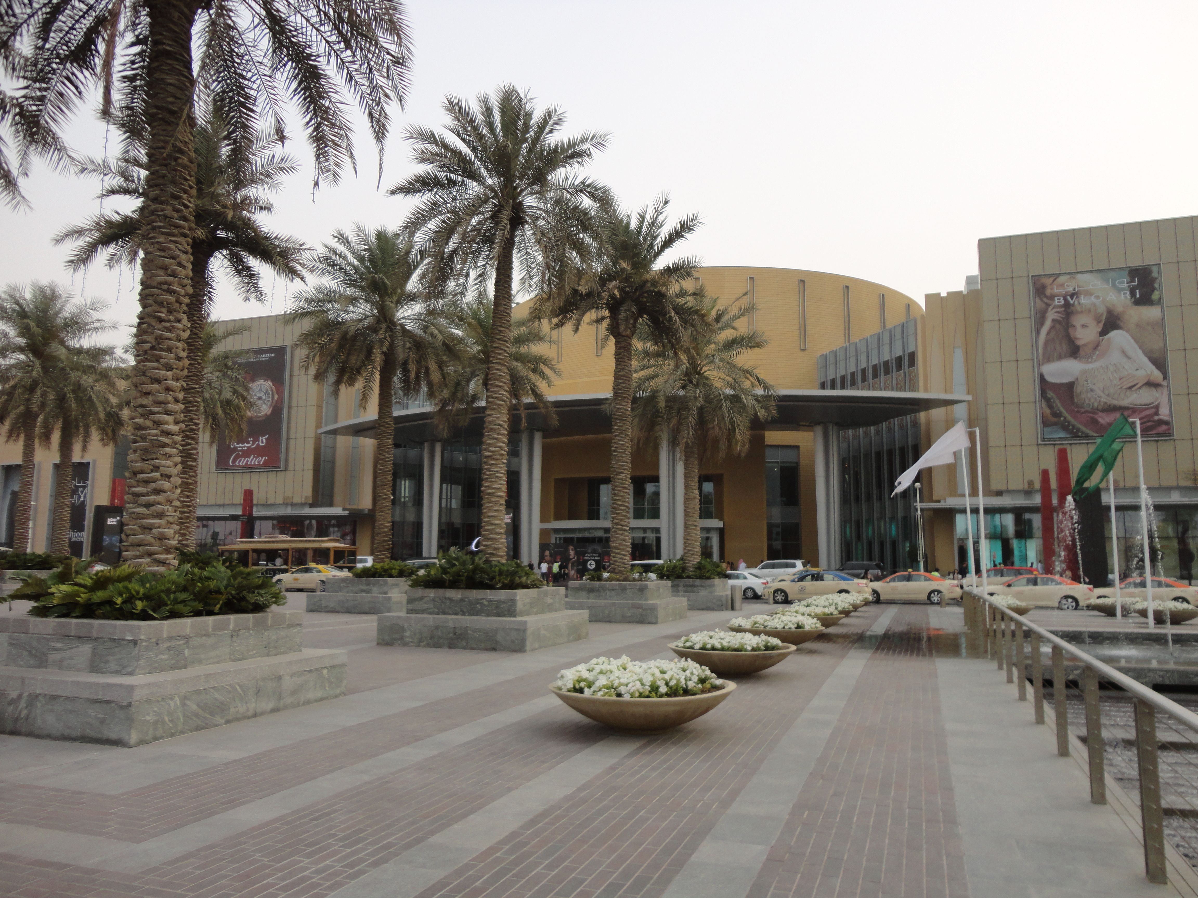 Dubai_Mall_Main_Door.jpg