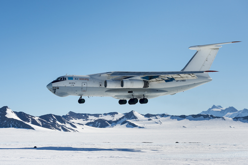 plane-landing-in-antarctica.jpg