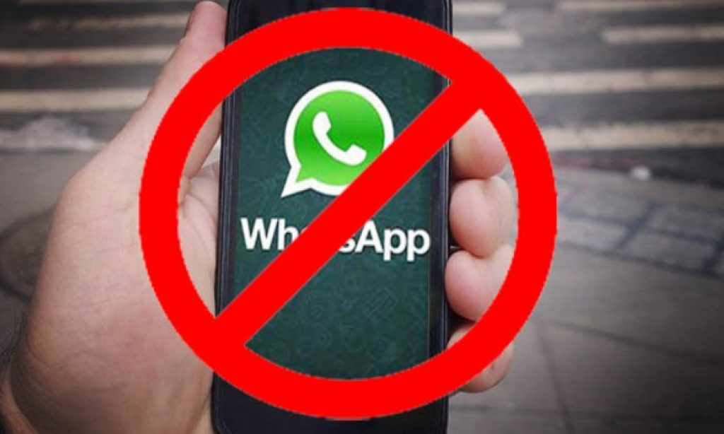 Запрещенные группы whatsapp. Перечеркнутый ватсап. WHATSAPP запрет. Вацап запрещен. Стоп ватсап.