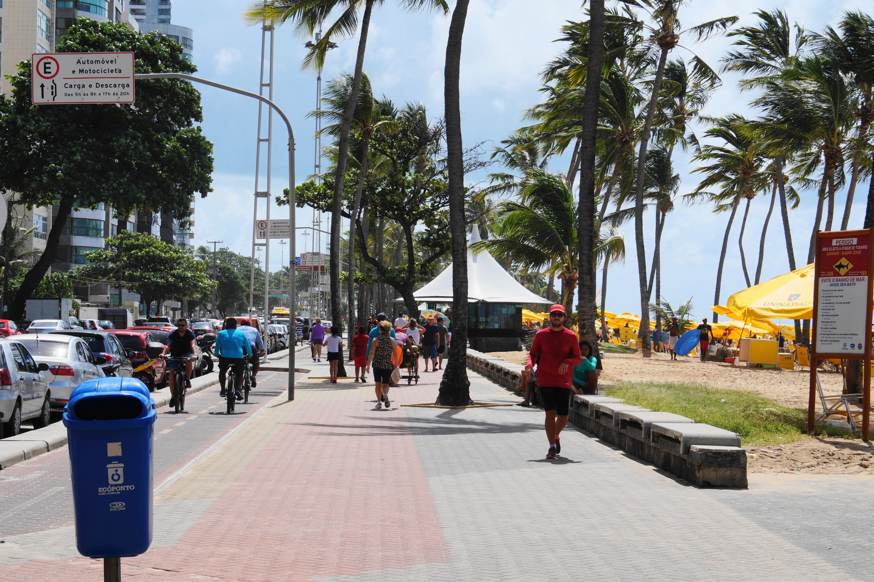 Movimentação Praia de Boa Viagem Recife 01052017.JPG