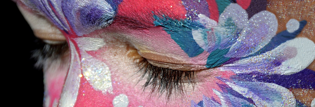 make-up-2137800_1280.jpg