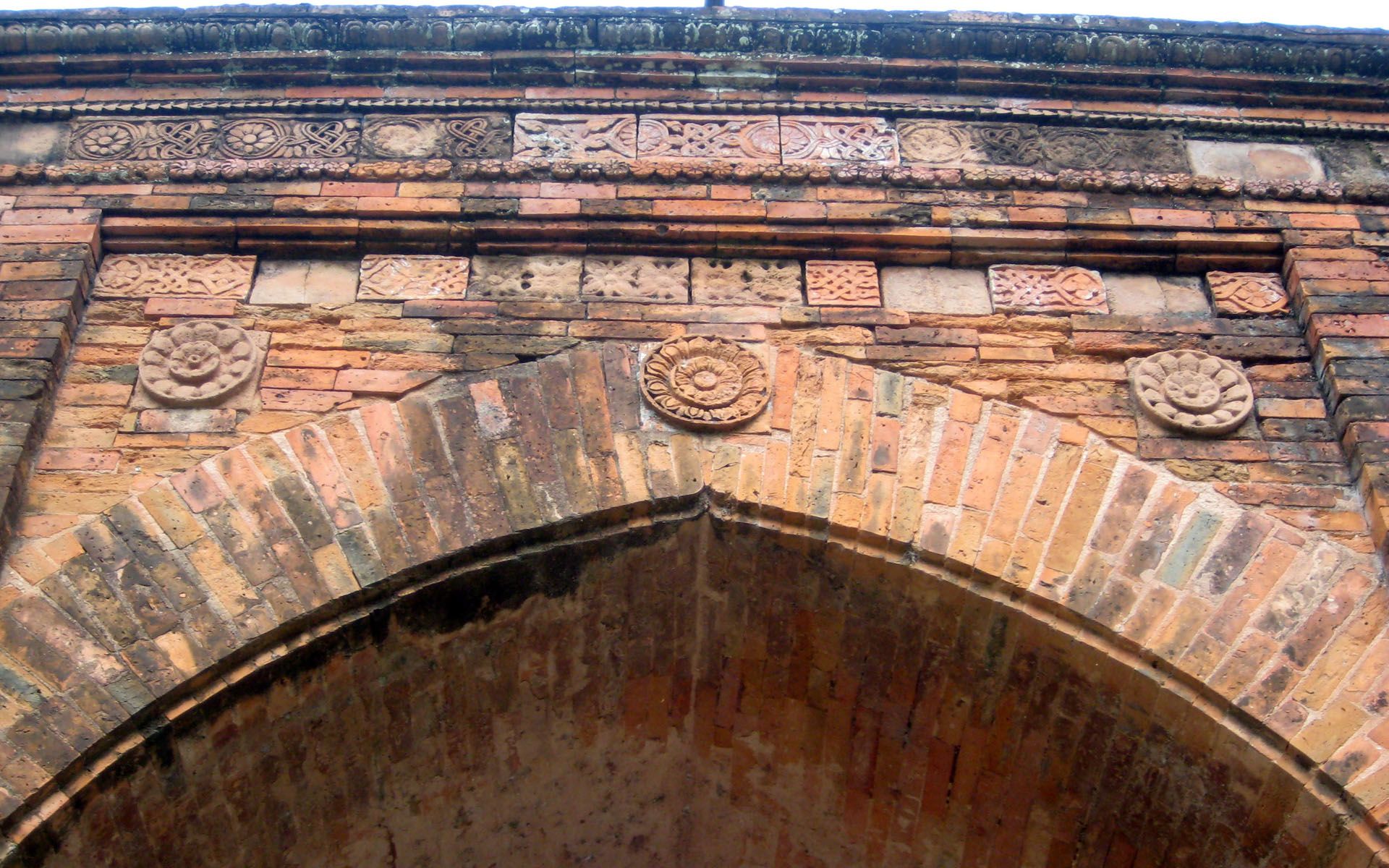 Shait-Gumbad-Mosque-Entrance.jpg