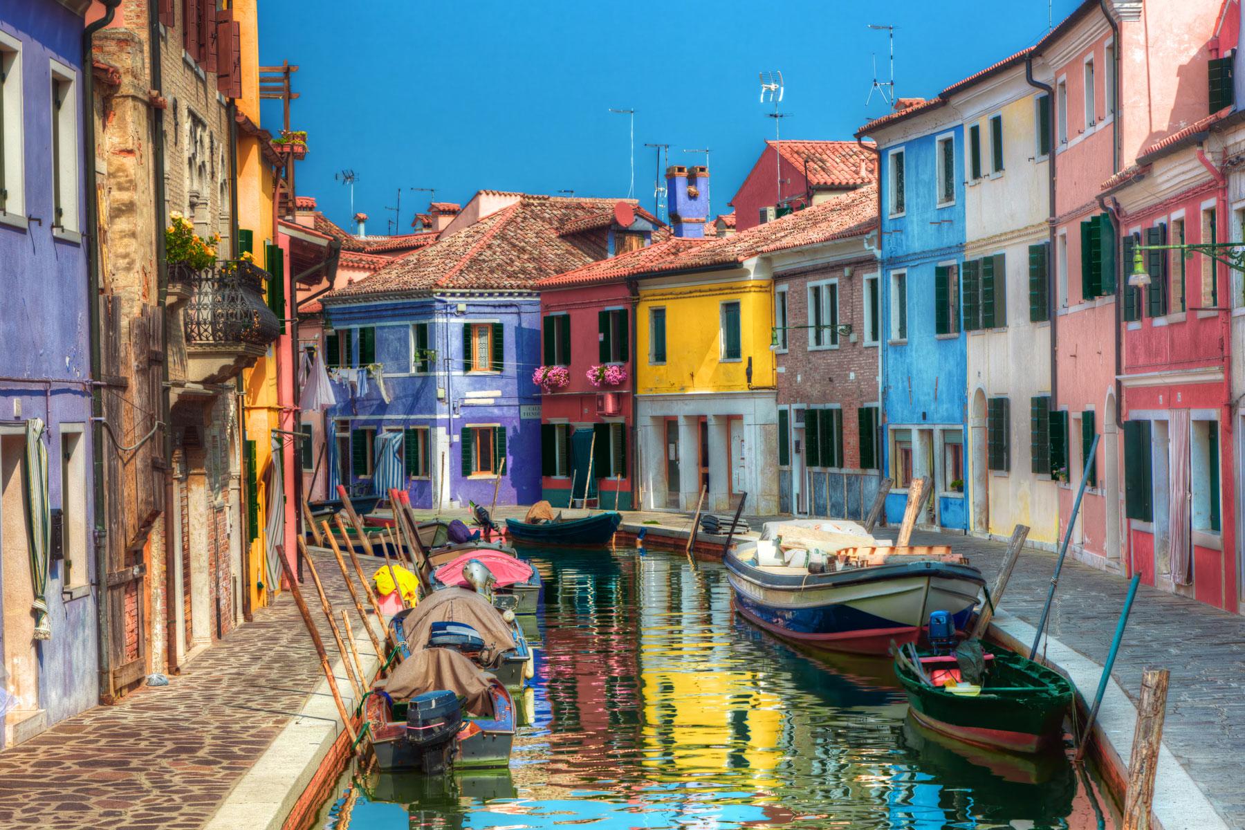 Colorful-Towns-Burano-2.jpg