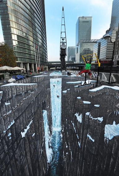 guinness-world-records-largest-and-longest-3d-street-artwork-in-the-world-for-reebok-london-uk.jpg