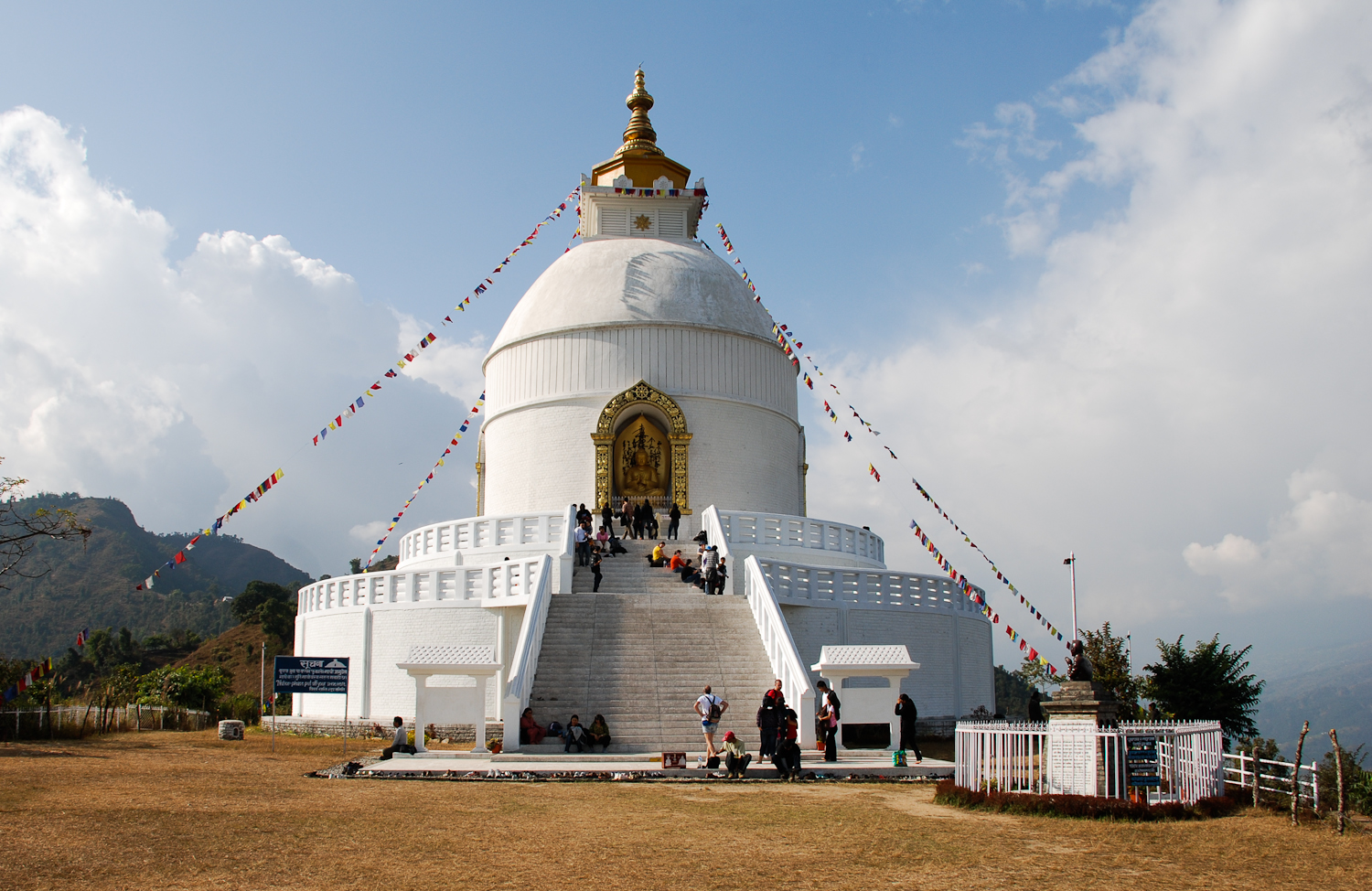 Pokhara_world_peace_pagoda.jpg