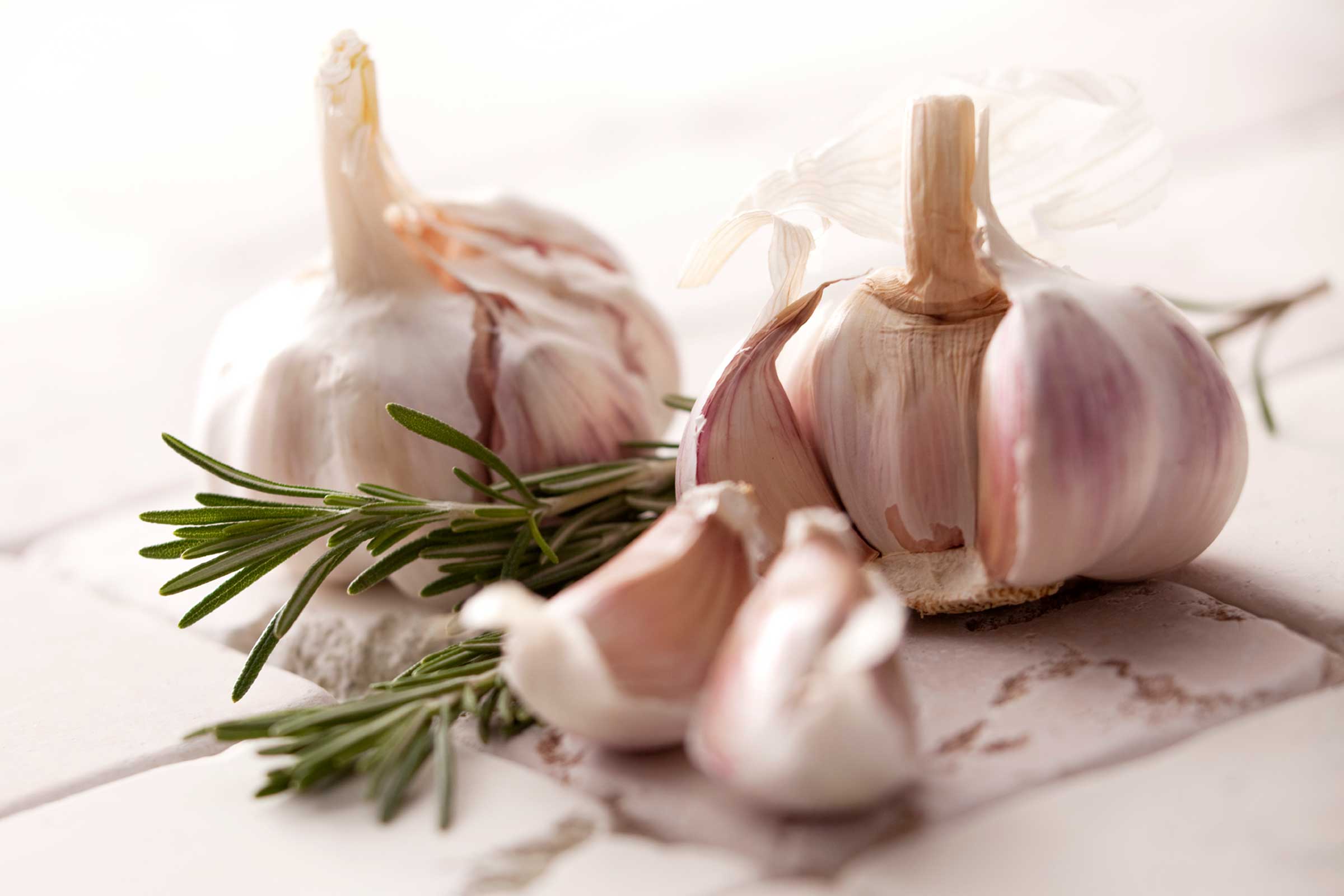 01-foods-prevent-cancer-garlic.jpg