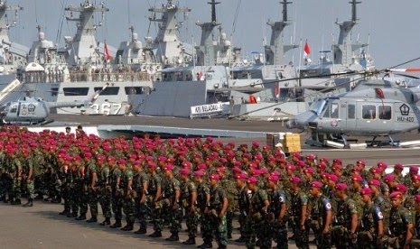 marines-join-a-parade-in-surabaya-east-java-_130503211054-306.jpg