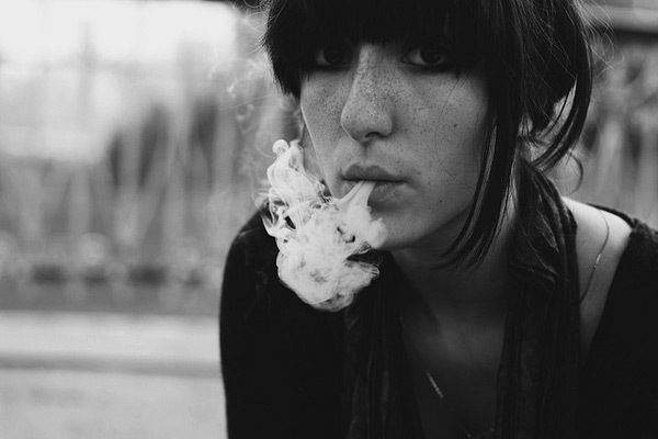 black-and-white-cute-girl-photography-smoke-Favim.com-429809.jpg