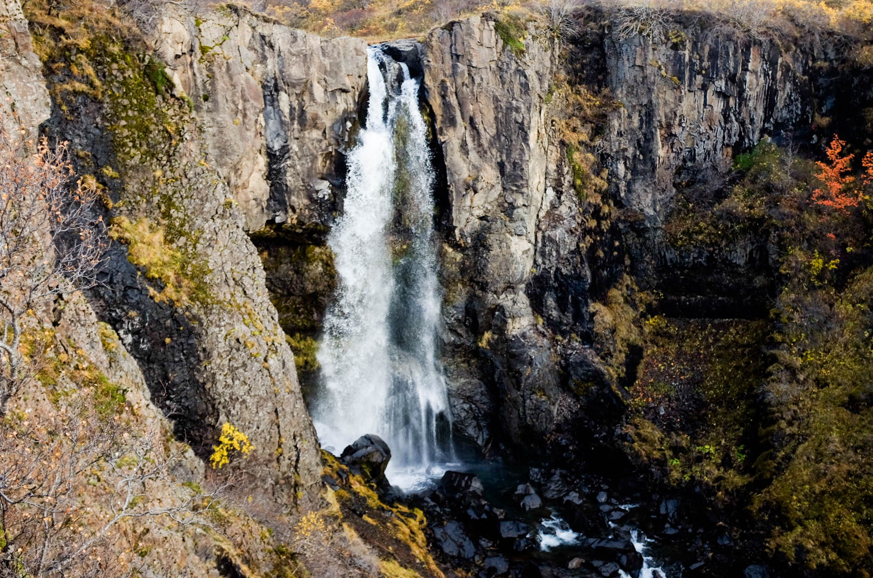 7-waterfalls-to-see-in-iceland-9.jpg