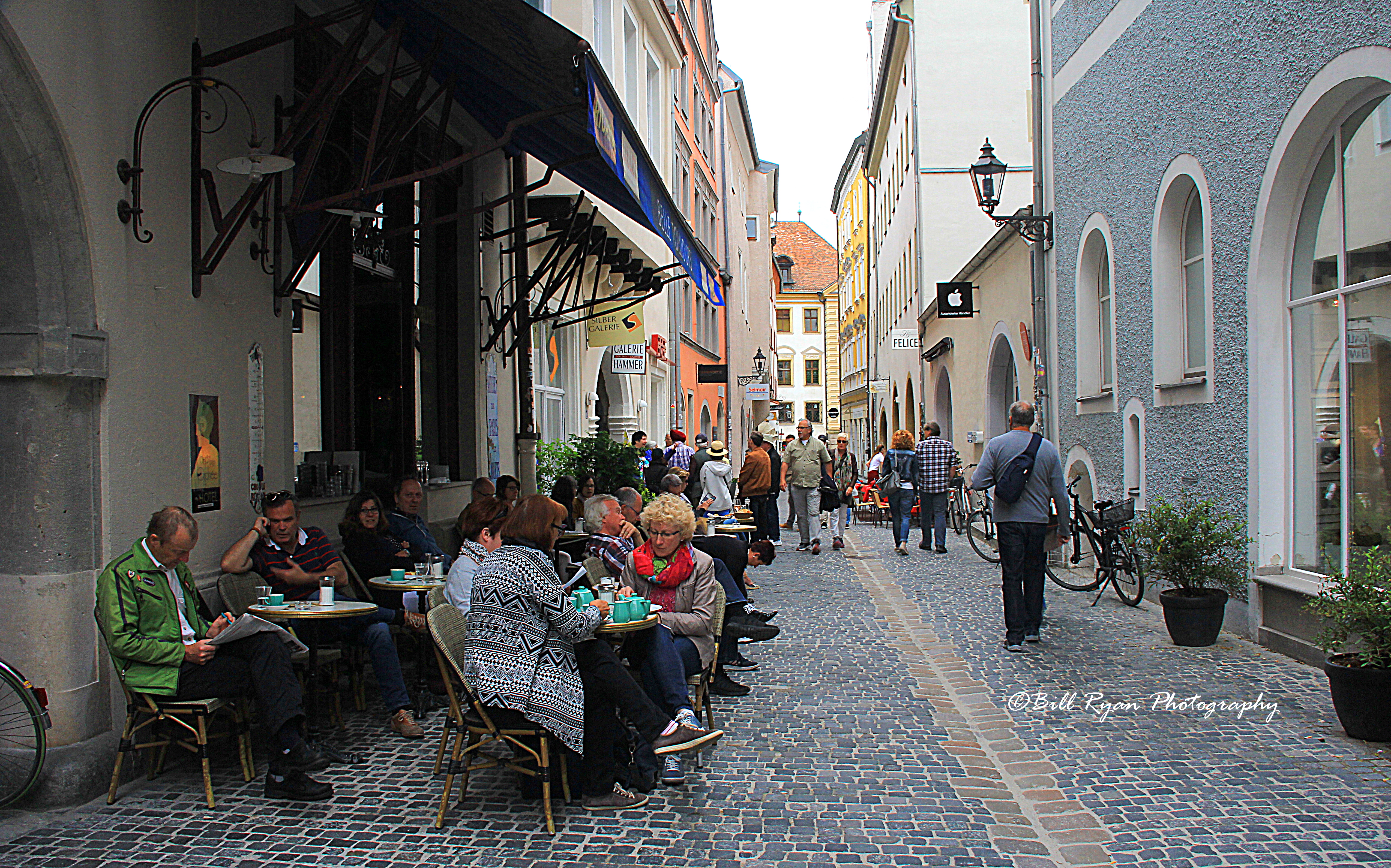 Sidewalk cafe- IMG_9793.jpg
