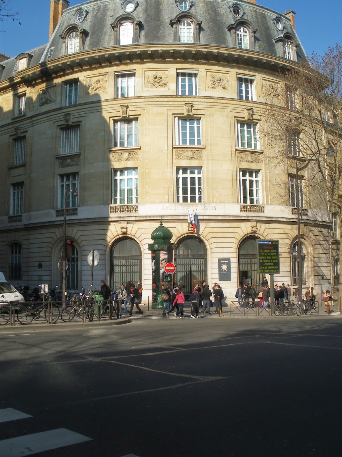 Entrée-lycée-St-Louis.jpg