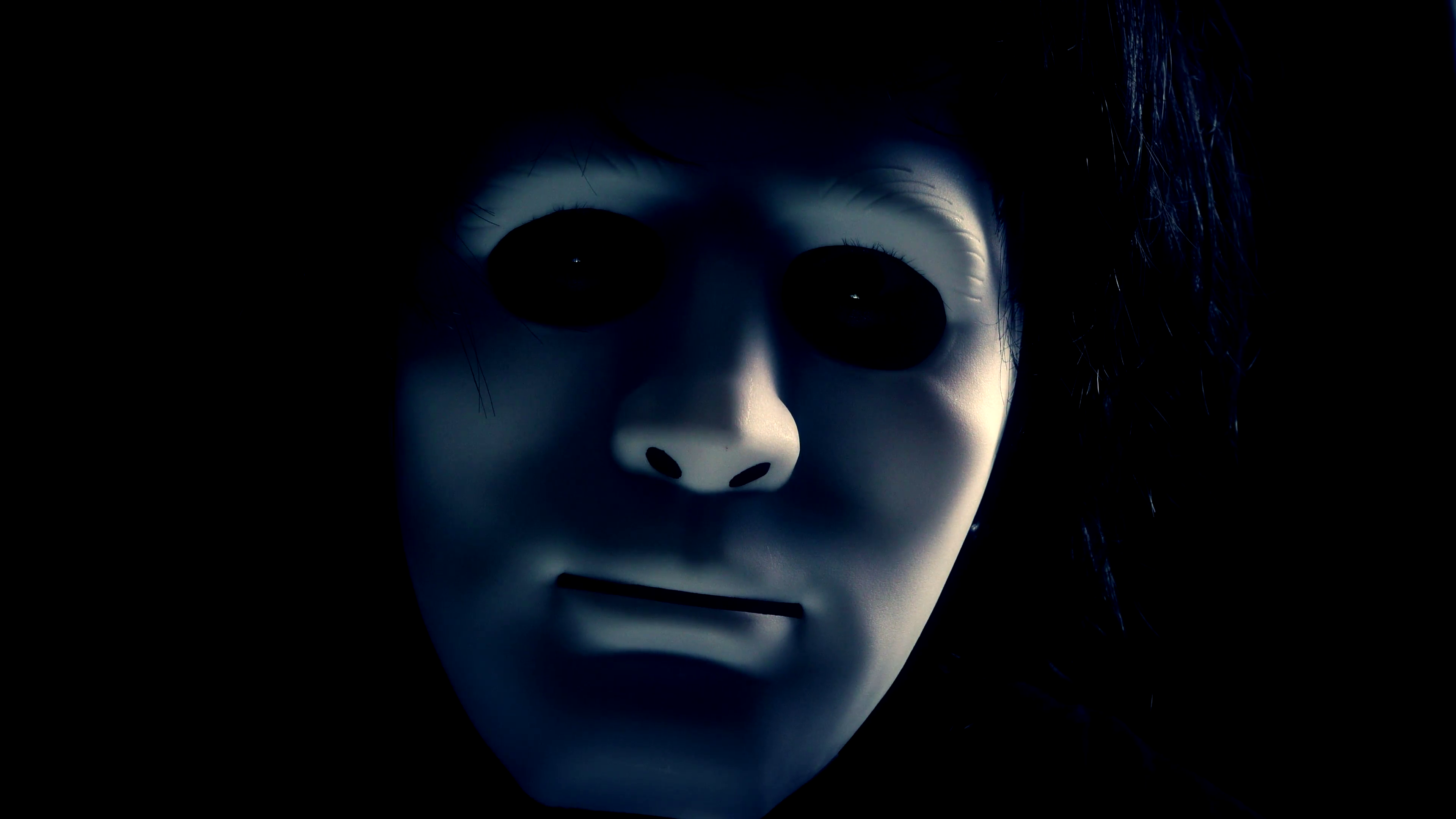 4k-scary-white-mask-man-looking-at-camera-horror-halloween_vjwwd__mx__F0007.png