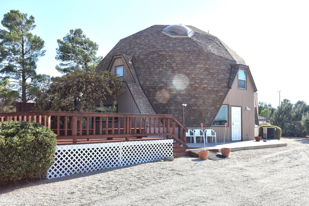 exterior_dome_deck.jpg