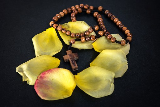 rosary-957276__340.jpg