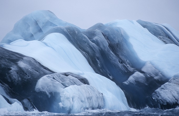 striped_iceberg_antarctica_scotia_sea_680.jpg