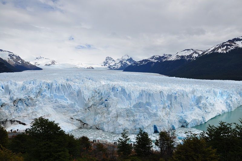 Perito Moreno advancing glacier.jpg