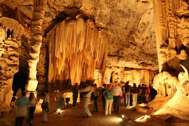 Cango-Caves.jpg