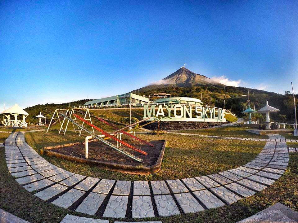 Mayon Skyline Viewdeck.jpg