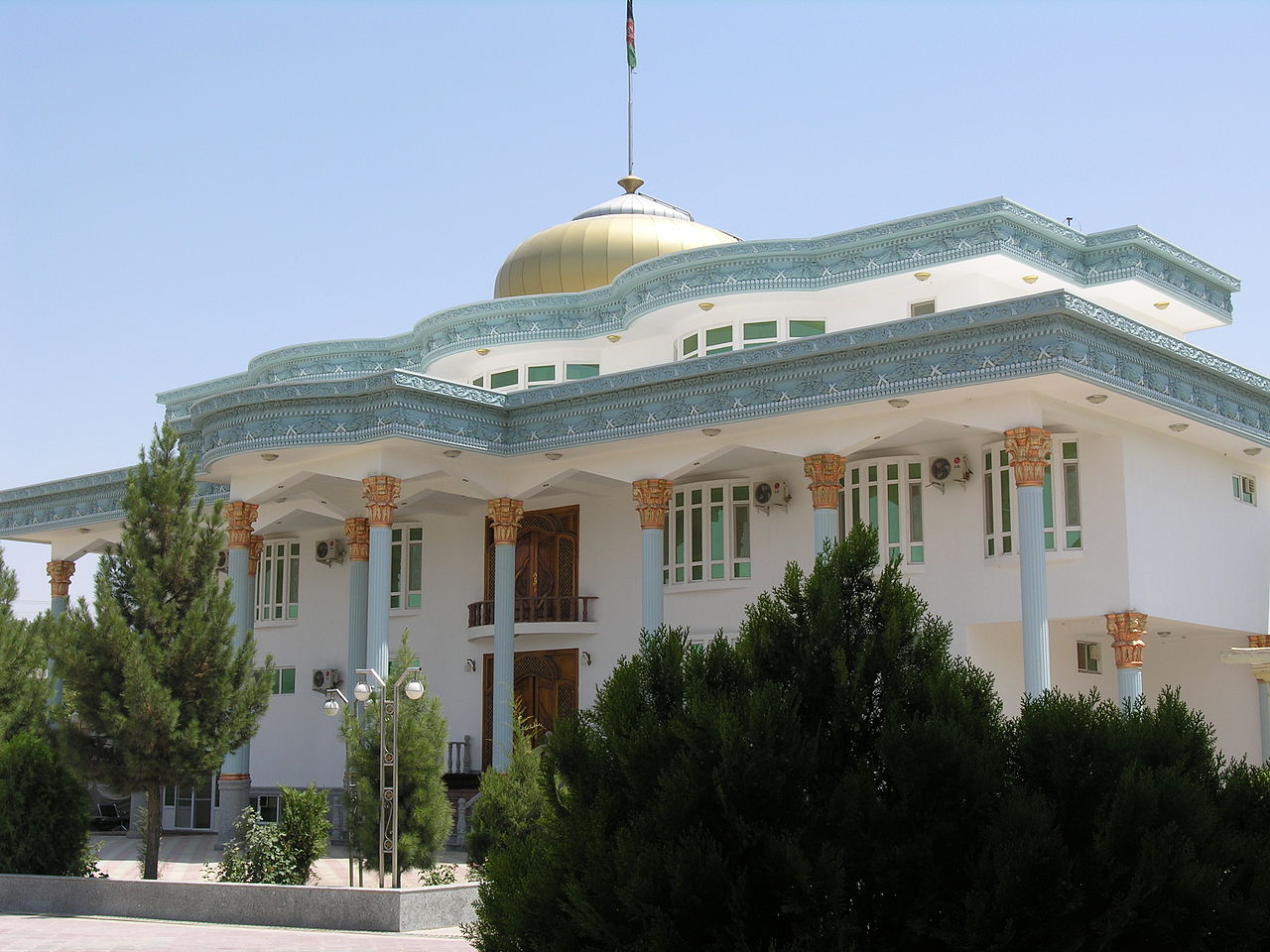 1280px-Palace_of_Balkh_Governor_in_2010.jpg