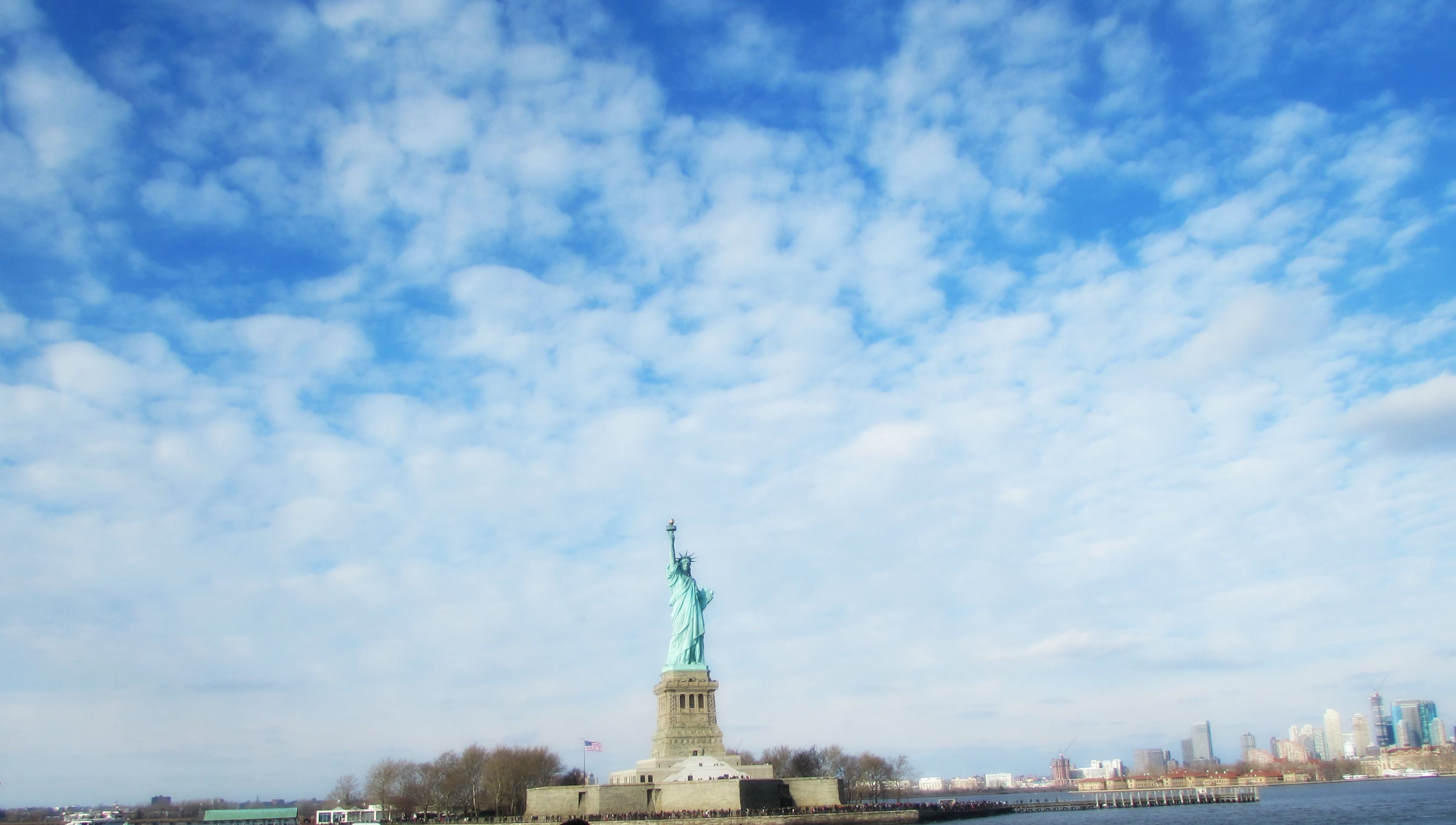 imagen azul profundo estatua de la libertad.jpg