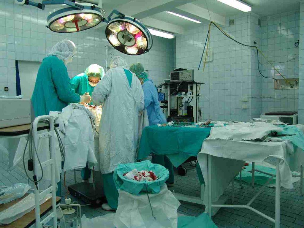 1024px-Operating_theatre.jpg