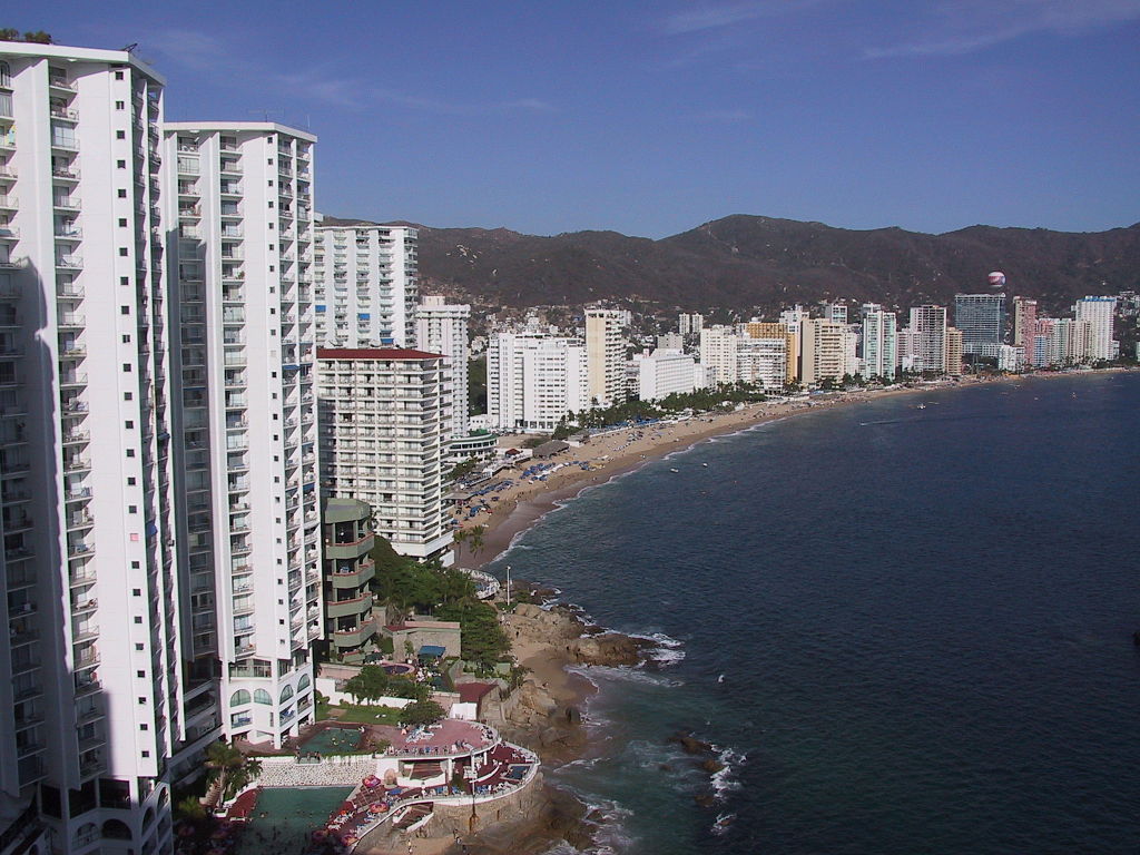 1024px-Acapulco_Beach.jpg