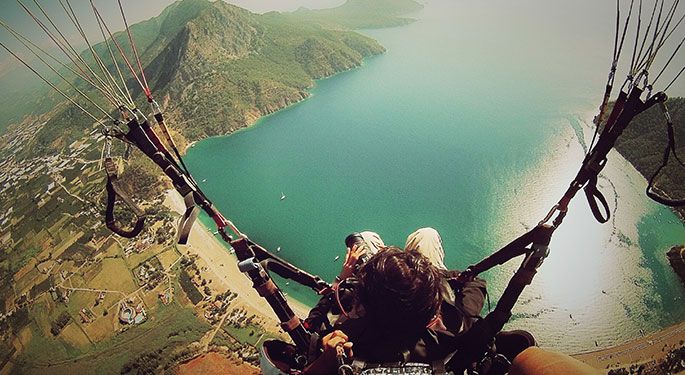 LS-16-08-03-B-Vuelo-en-parapente-con-monitor-titulado-1.jpg