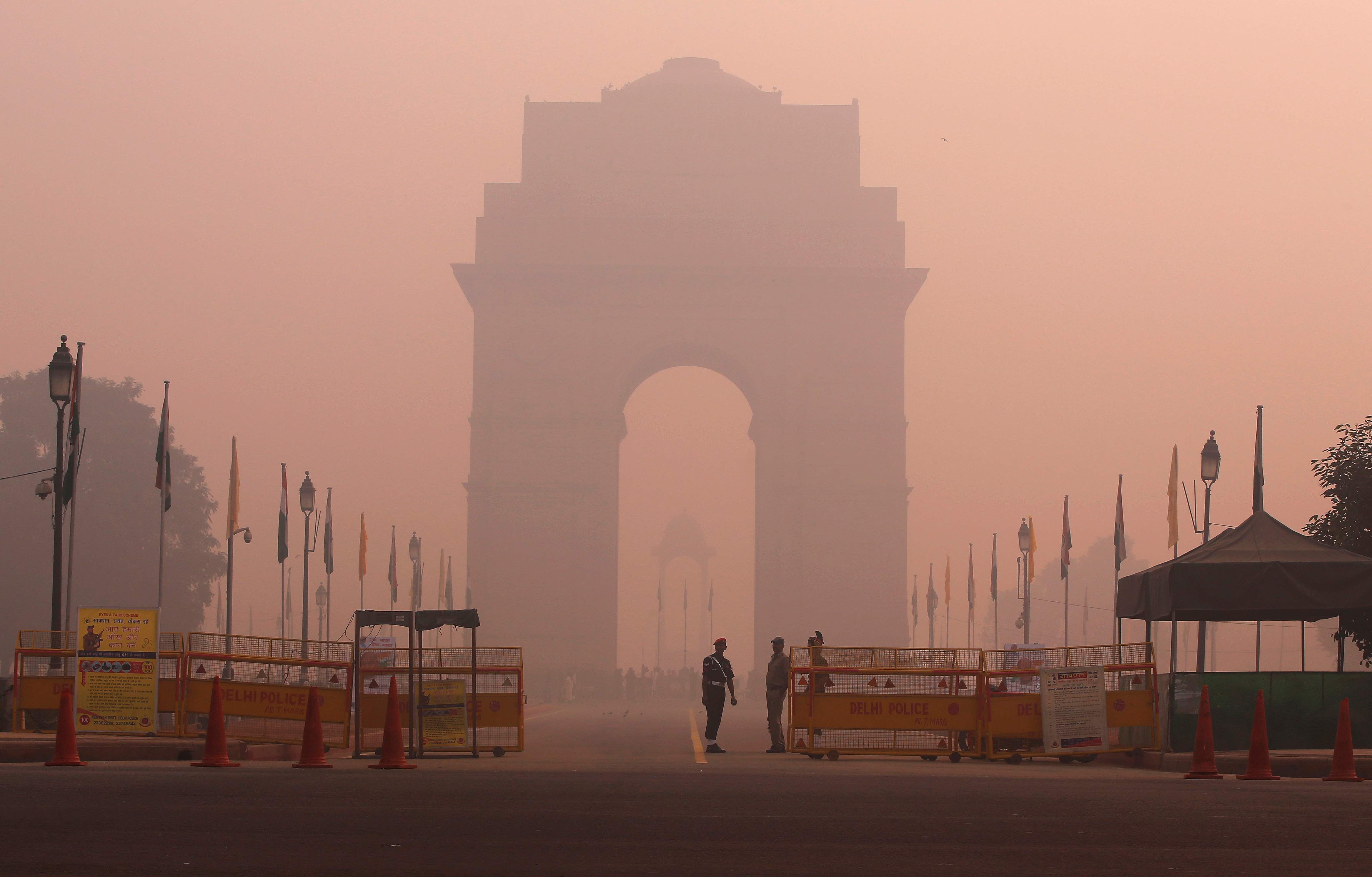 Копи смог. Нью Дели воздух. Ворота Индии Дели. Смог Нью-Дели (Индия). Индия Дели загрязненный воздух.