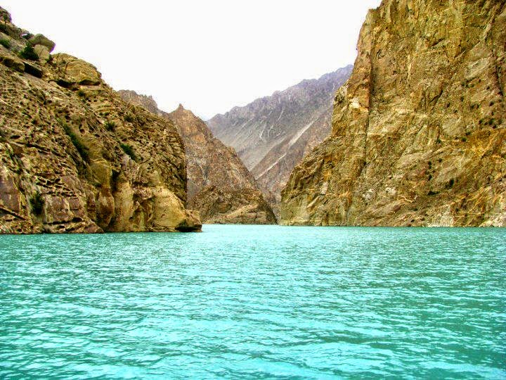 A view of Atabad lake (shot taken from the boat while crossing the Lake)..jpg