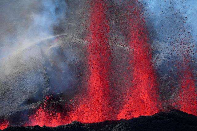 en-images-l-eruption-impressionnante-du-piton-de-la-fournaise_1.jpg