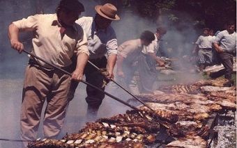 Gauchos-making-Asado-in-the-Pampa-425x266.jpg
