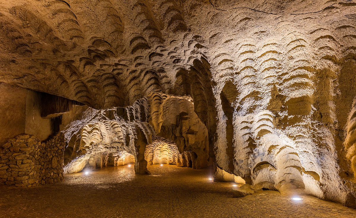 Cuevas_de_Hércules,_Cabo_Espartel,_Marruecos,_2015-12-11,_DD_22-24_HDR.JPG