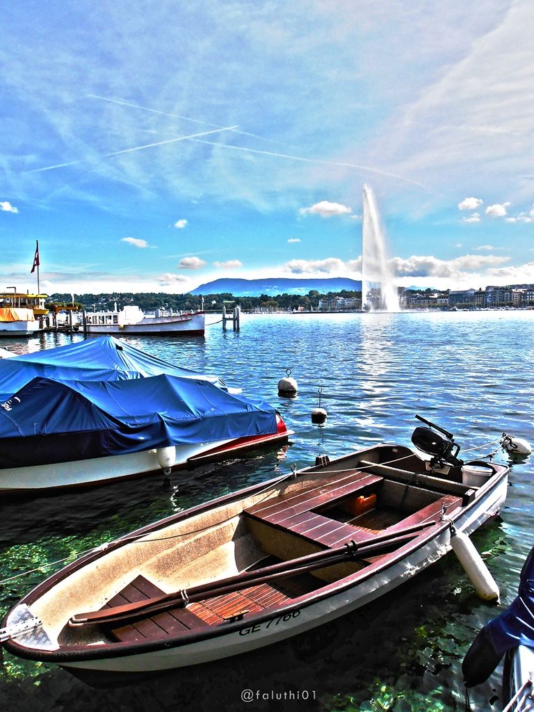 a boat in geneva lake.jpg