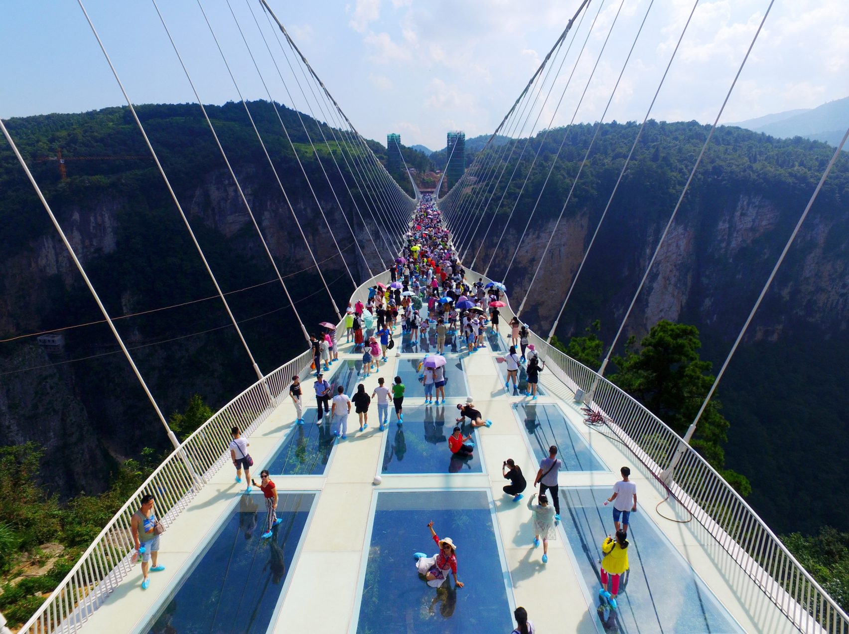 zhangjiajie-grand-canyon-glass-bridge-haim-dotan_dezeen_2364_col_2-1704x1272.jpg