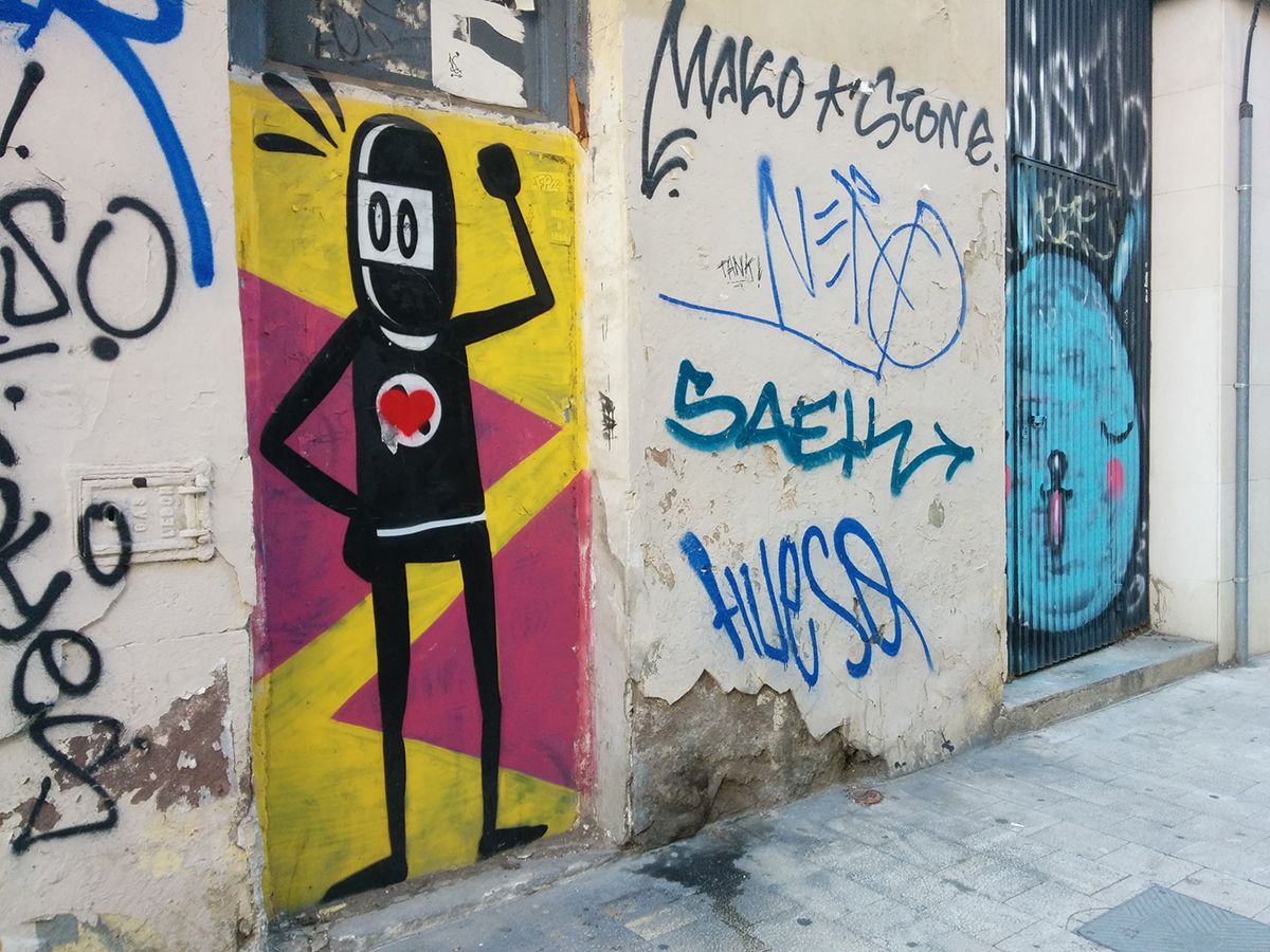 graffiti-valencia-spain-ninja-extraterrestre-love-amor-steemit-trenz (19).jpg